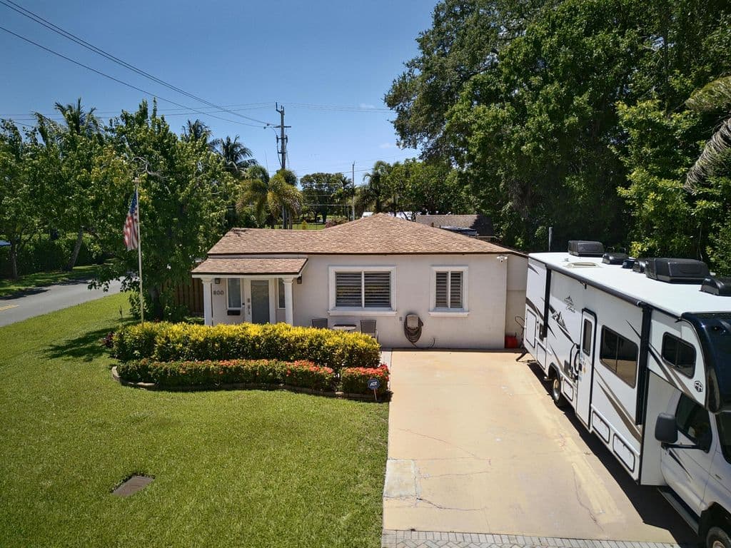 3-bedroom Single-Family Home — 800 SW 19TH Street