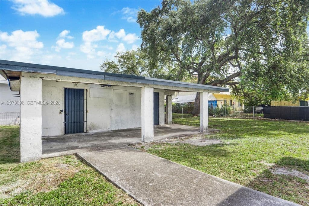 3+1 Müstakil ev — 6535 NW 6th Ave