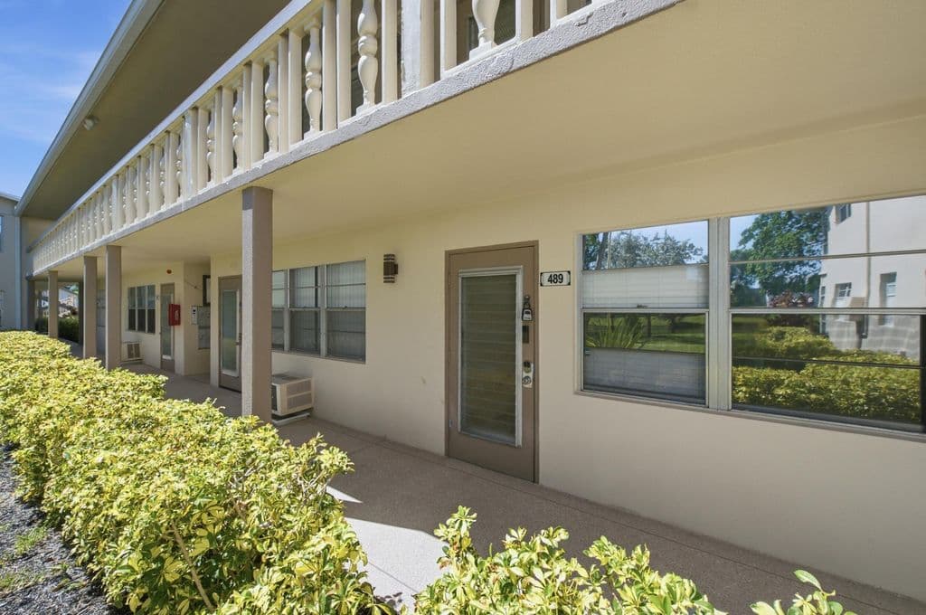 1-bedroom Condo — 489 Tilford W