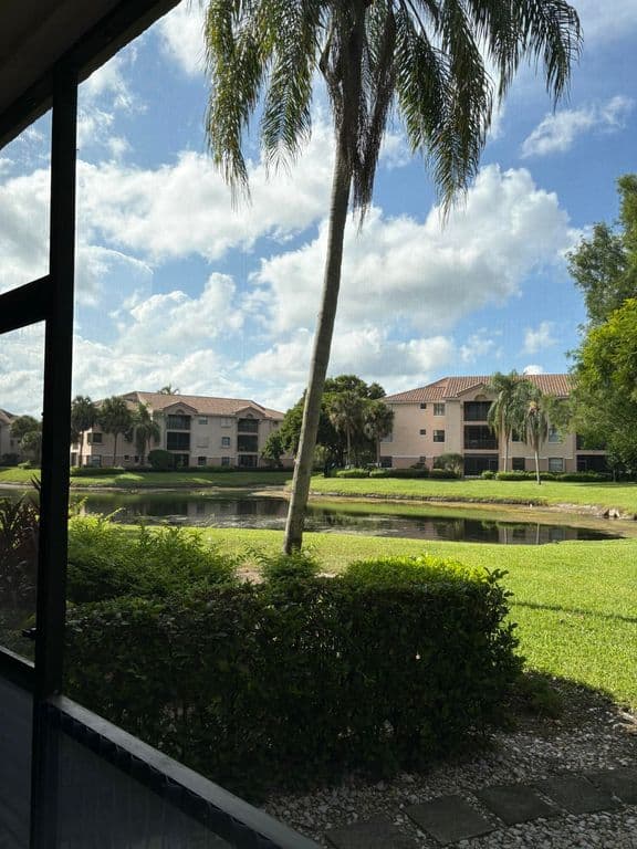 2-bedroom Condo — 4101 Coral Tree Circle #117