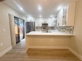 2-bedroom Townhouse — 205 Charter Way, West Palm Beach, 33407