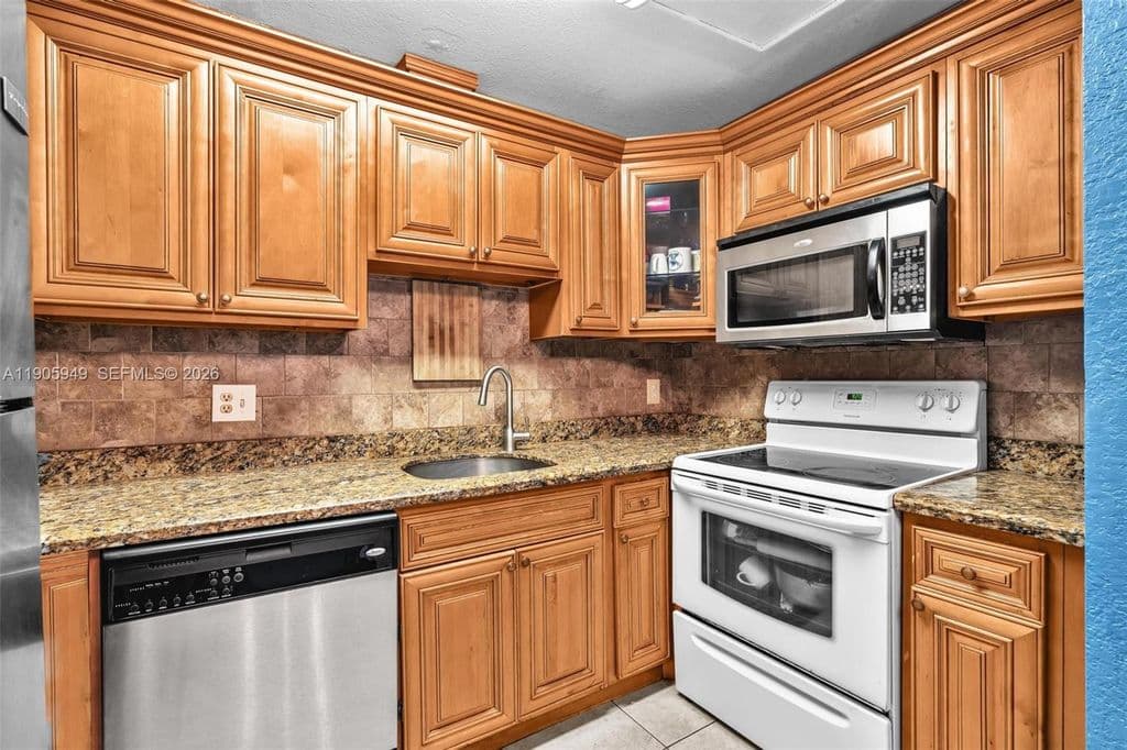 2-bedroom Condo — 3270 NW 104th Ave #3270