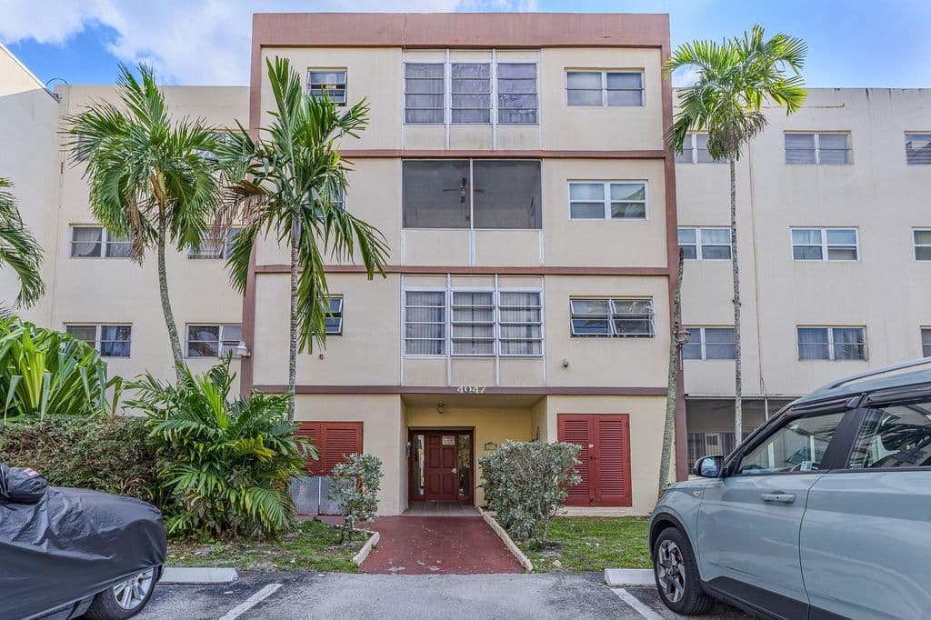 2-bedroom Condo — 4047 NW 16TH Street #307