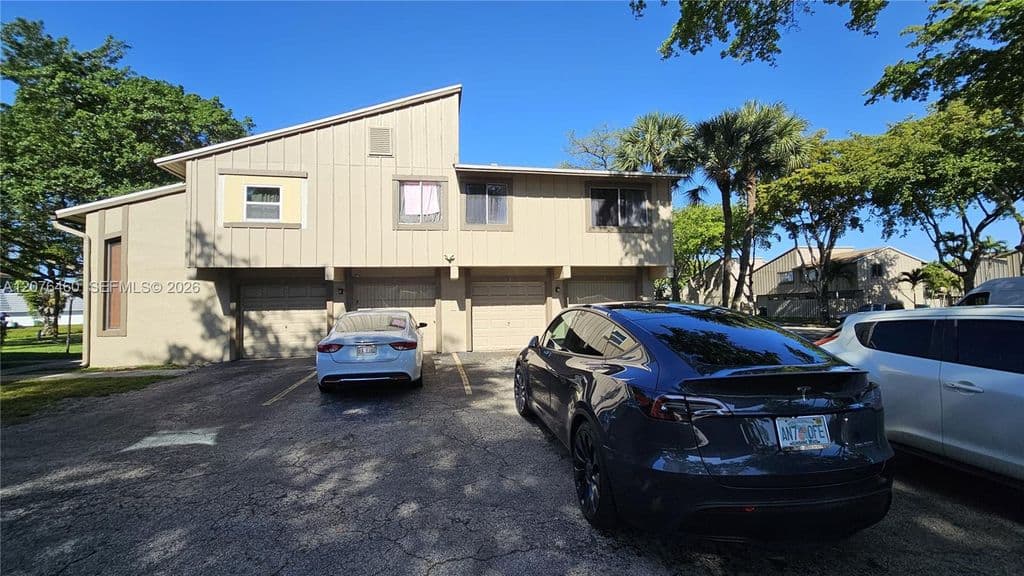 3-bedroom Condo — 5870 NW 21st St #45