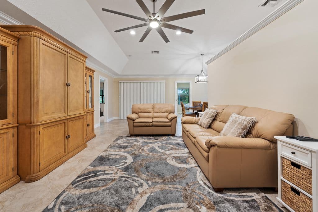 3-bedroom Property — 109 Half Moon Circle #C