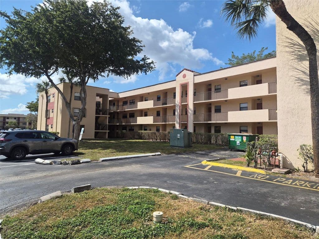 2+1 Condo — 3252 Foxcroft Road #113