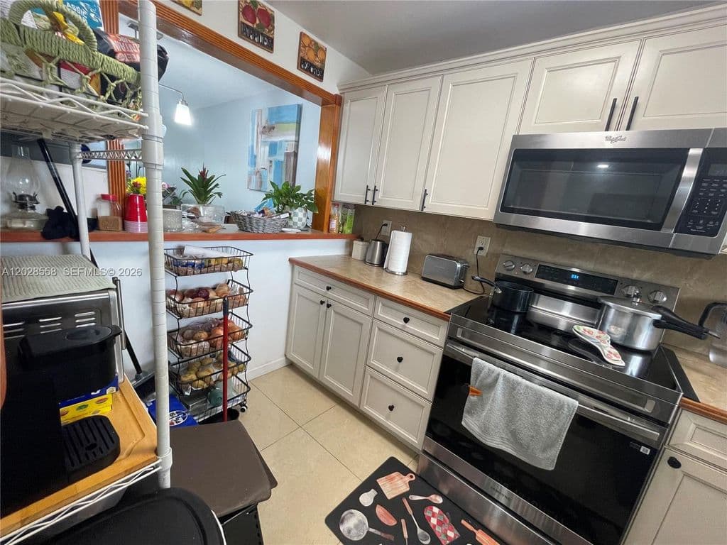 2-bedroom Condo — 9281 Sunrise Lakes Blvd APT 209