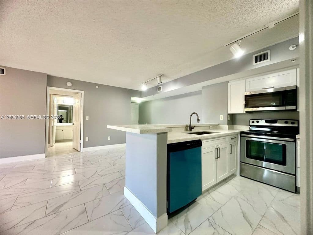 2-bedroom Condo — 2620 S University Dr APT 105