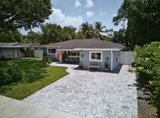 4-bedroom Single-Family Home — 3220 SW 16TH Court, Fort Lauderdale, 33312