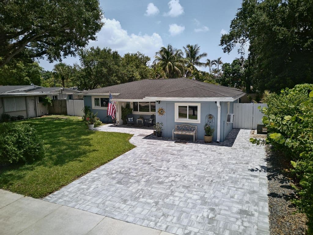 4-bedroom Single-Family Home — 3220 SW 16TH Court