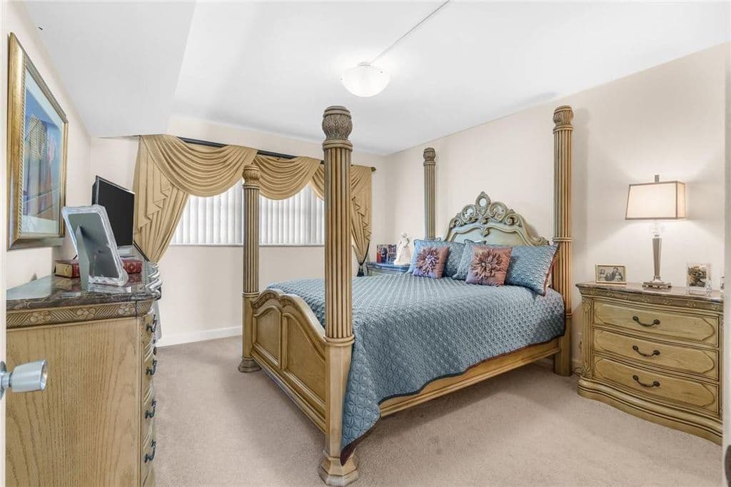 3+1 Condo — 3800 Oaks Clubhouse Drive #110