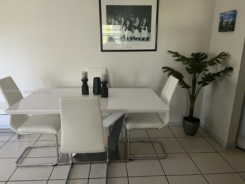1+1 Condo — 288 Tilford N #288