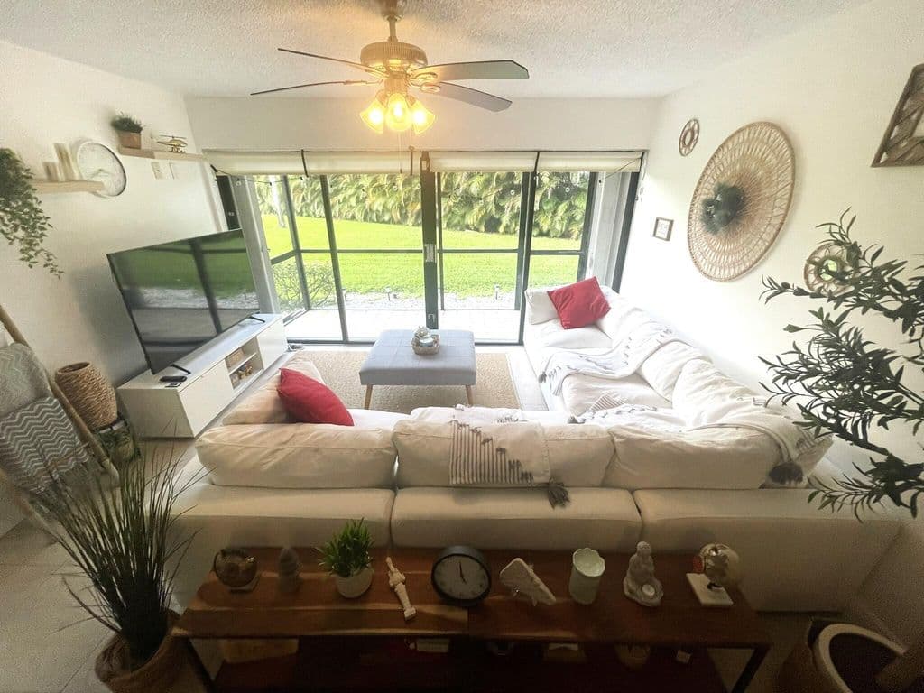 2+1 Condo — 2500 Presidential Way #106