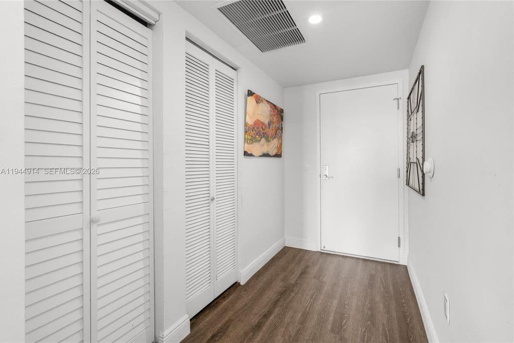 2-bedroom Condo — 185 SW 7th St APT 2702