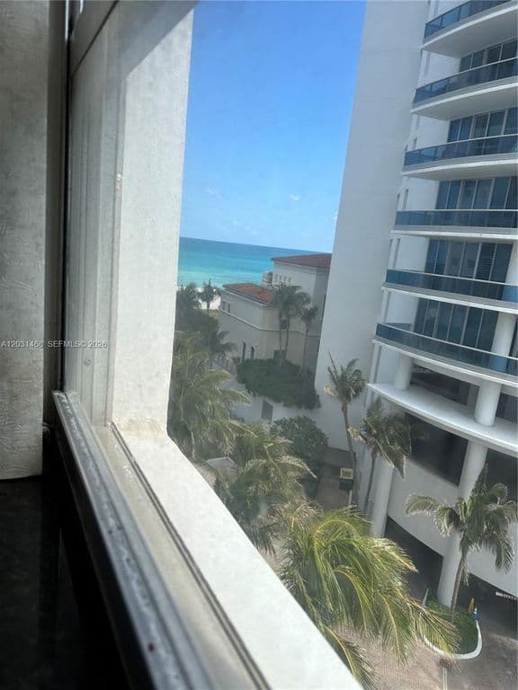 2+1 Condo — 6039 Collins Ave APT 728