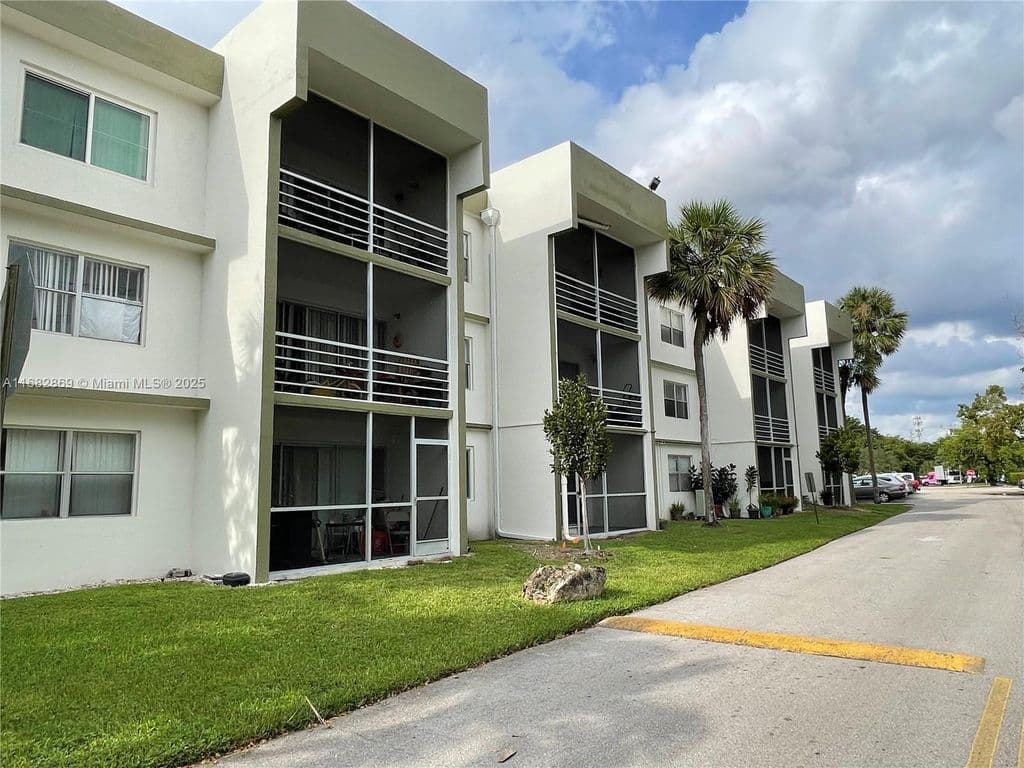2-bedroom Condo — 4255 N University Dr APT 201
