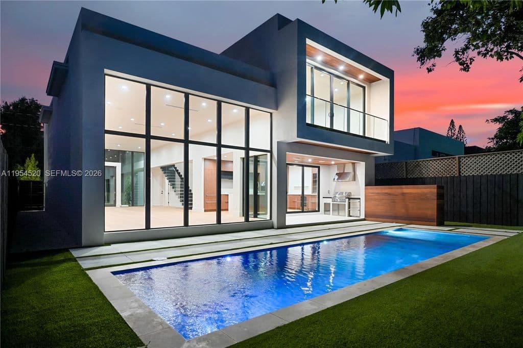 5-bedroom Single-Family Home — 229 NW 42nd St