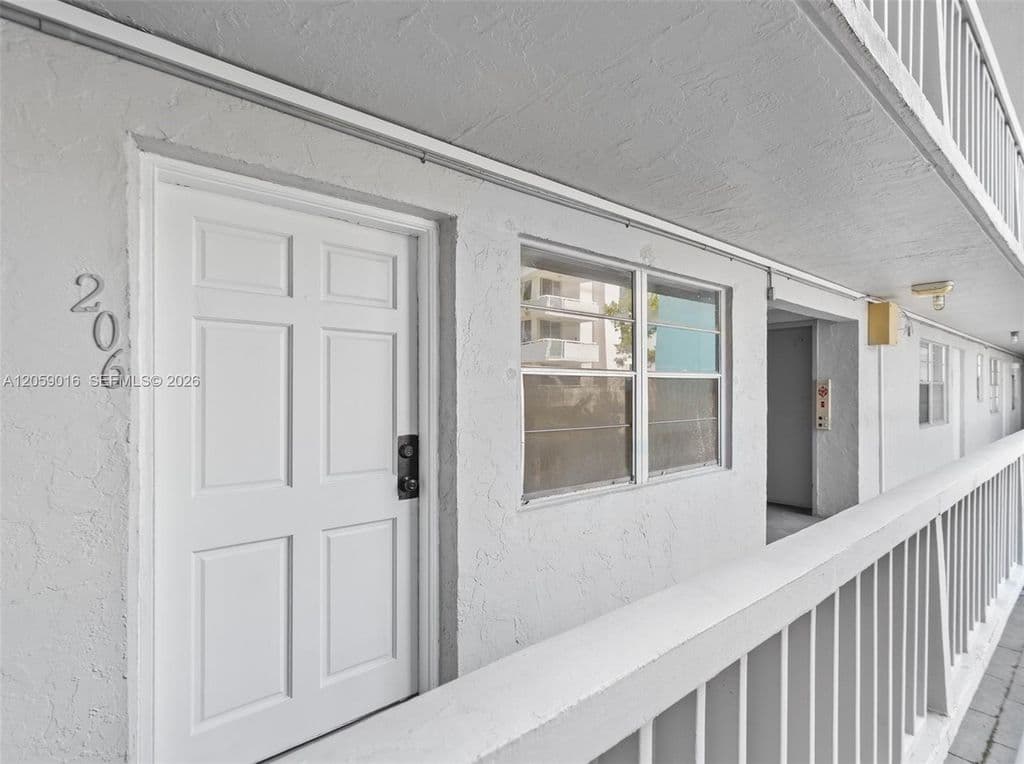 1+1 Condo — 7620 Carlyle Ave APT 206