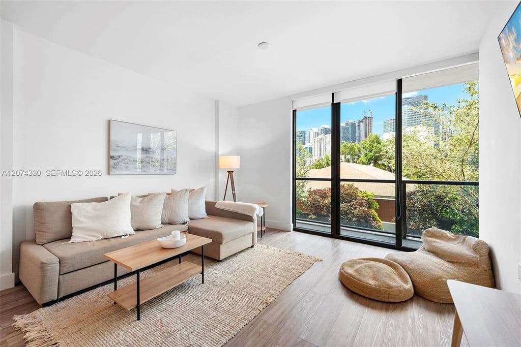 1-bedroom Condo — 201 SW 17th Rd #411