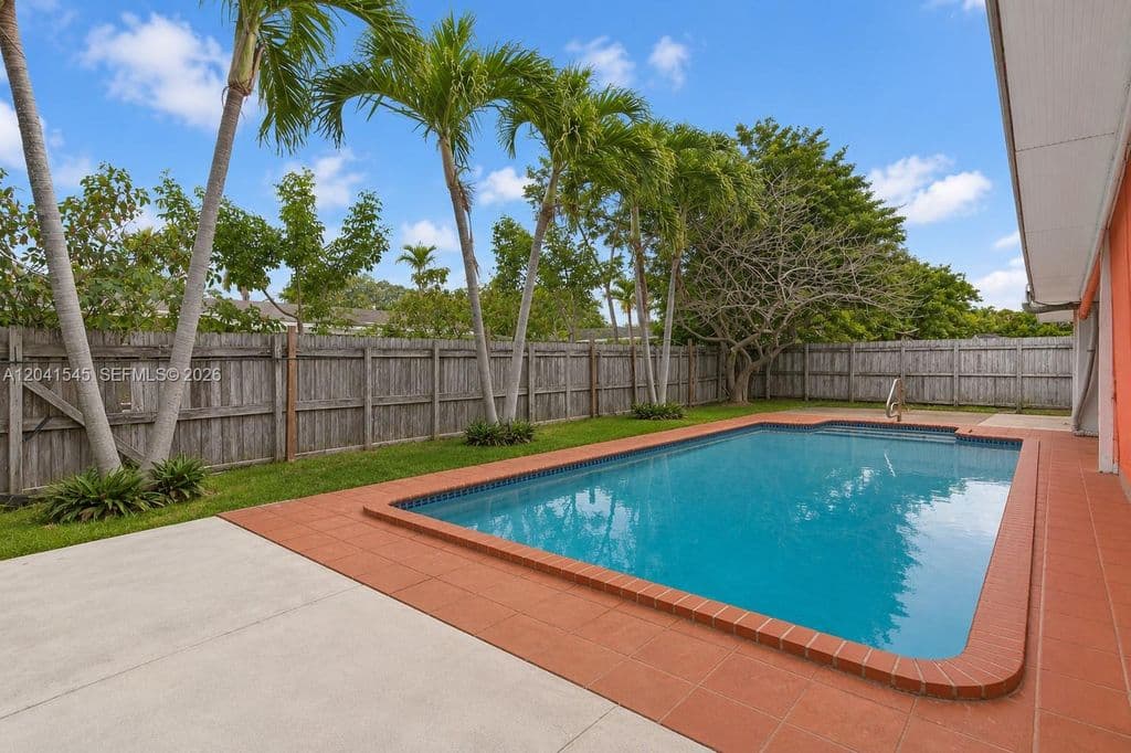 4-bedroom Single-Family Home — 18670 Belview Dr