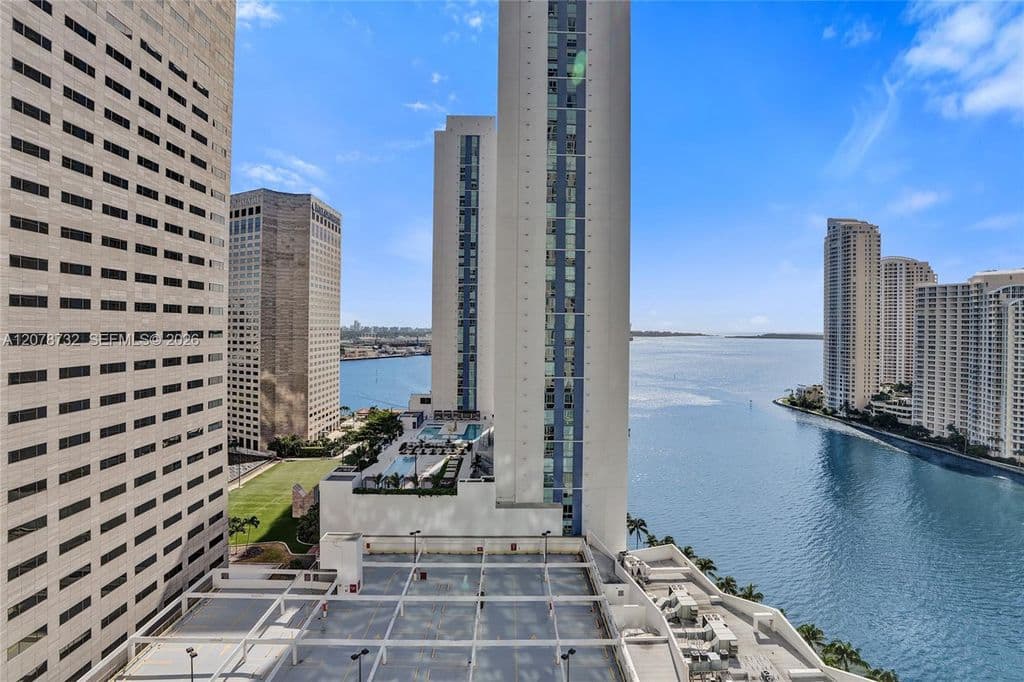 2+1 Condo — 300 S Biscayne Blvd #T-1816