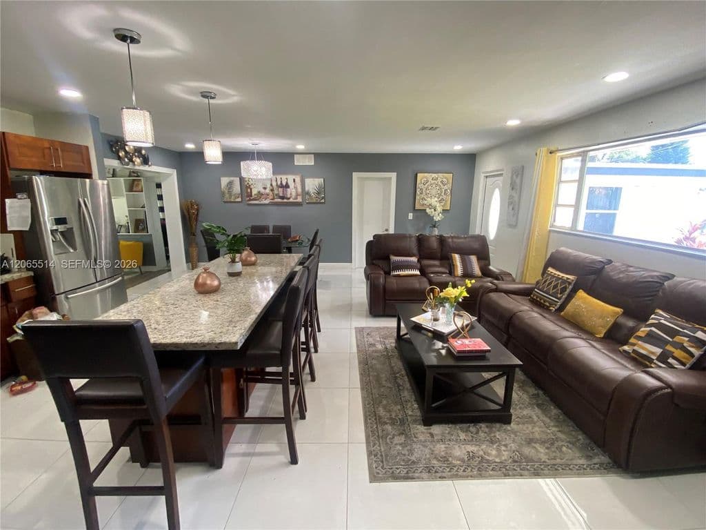 3+1 Müstakil ev — 13270 NE 3rd Ct
