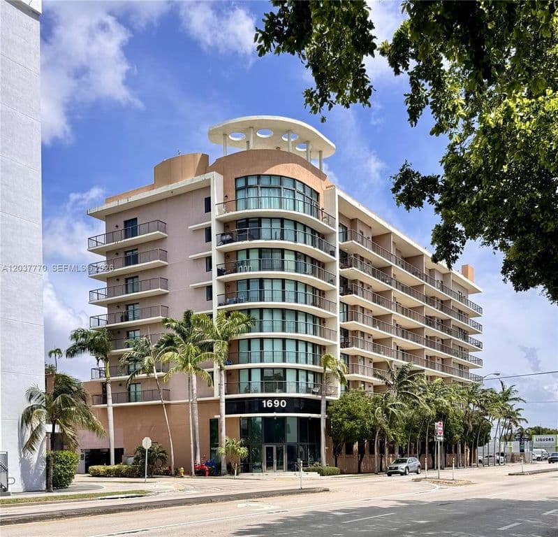 2-bedroom Condo — 1690 SW 27th Ave APT 502