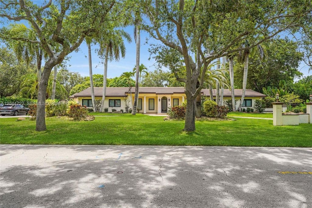 6+1 Müstakil ev — 6255 SW 120th St