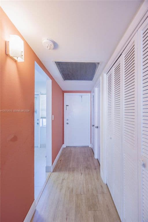 1+1 Condo — 2300 Park Ln APT 203