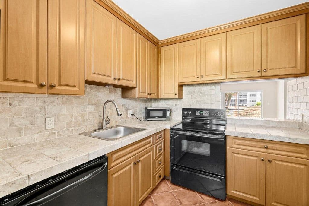 1-bedroom Condo — 1430 S Lakeside Drive #22