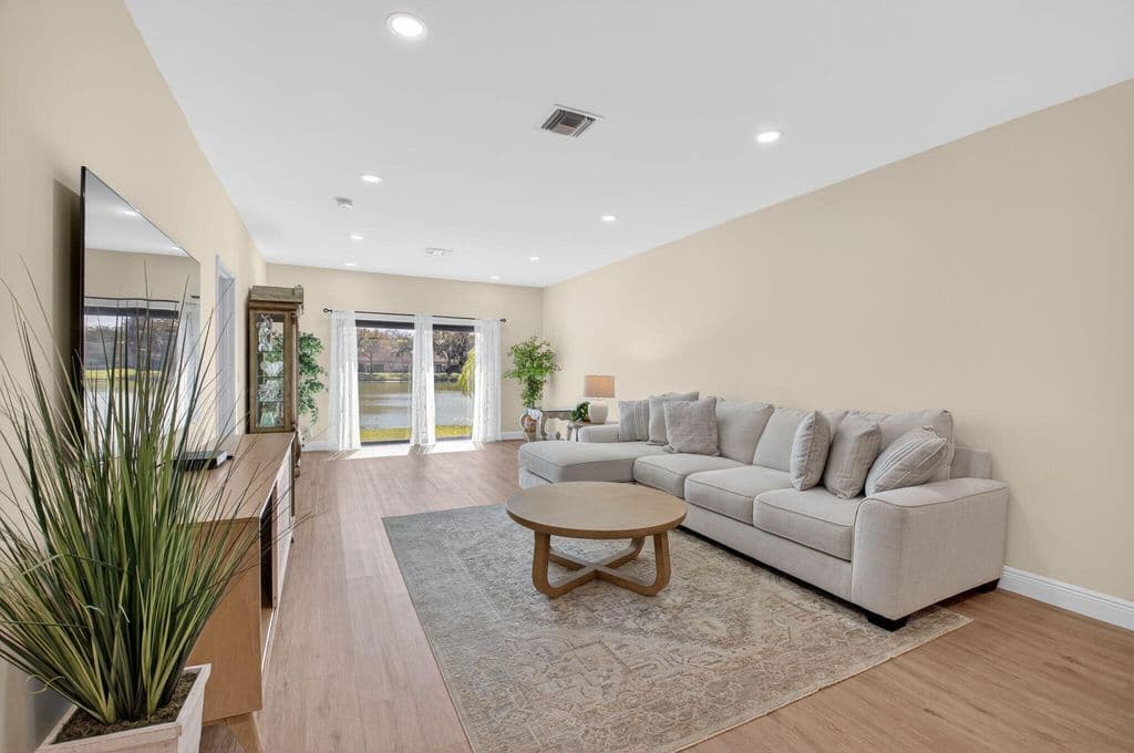 2+1 Condo — 8350 Springlake Drive