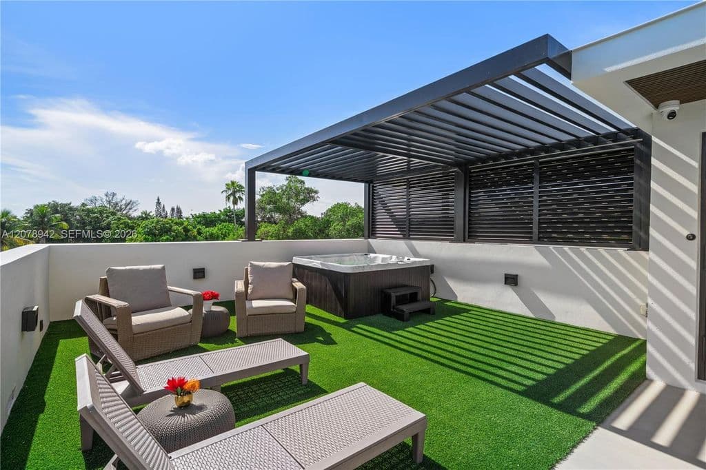 3+1 Mülk — 3910 NW 3rd Ave