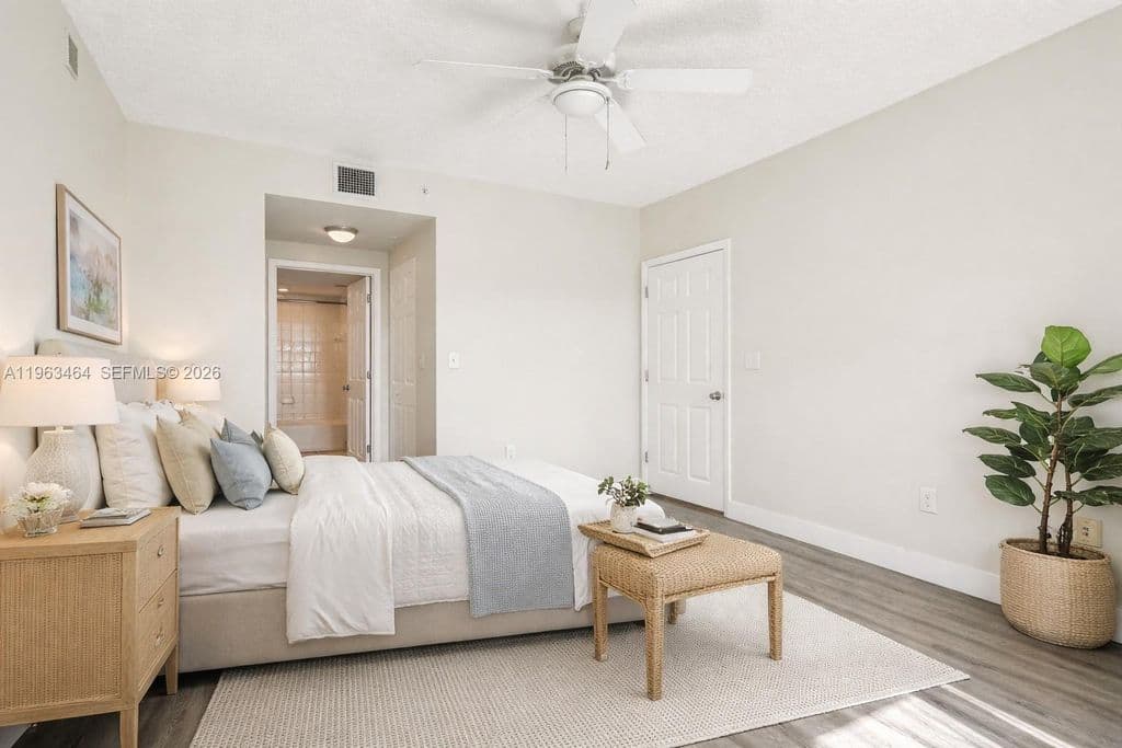 2-bedroom Property — 2000 N Bayshore Dr APT 304