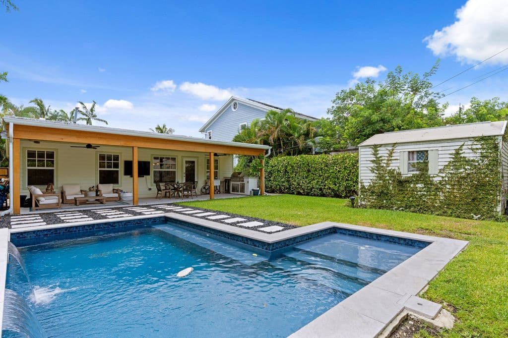 2-bedroom Single-Family Home — 521 33RD Street