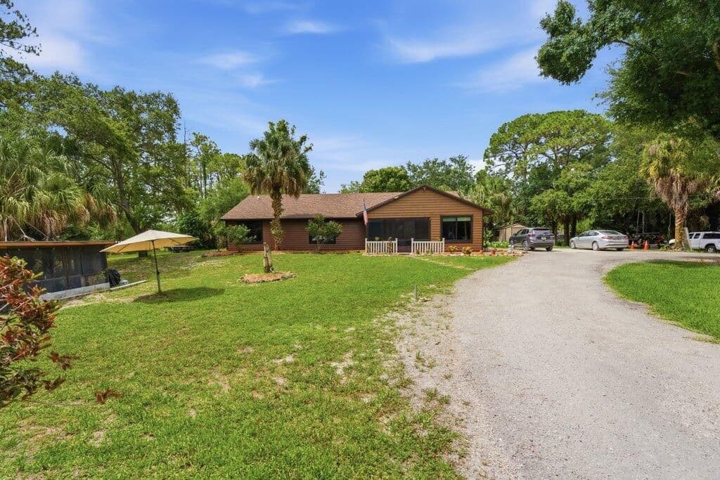 4-bedroom Single-Family Home — 16888 Hialeah Drive W