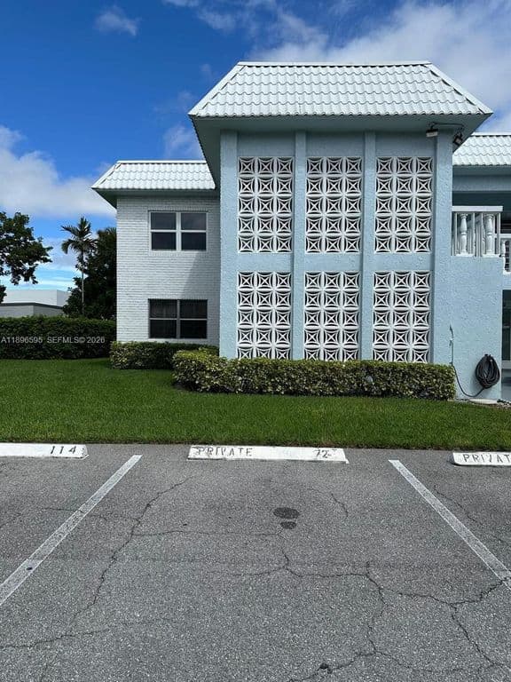 2+1 Condo — 9848 Marina Blvd APT 811