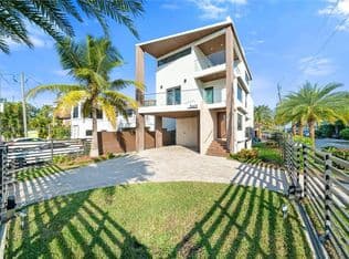 5-bedroom Single-Family Home — 5601 N Ocean Dr, Hollywood, 33019