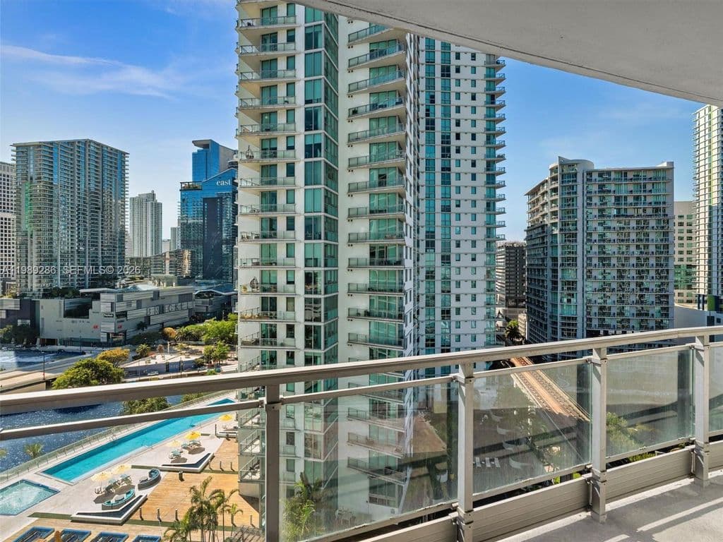 2-bedroom Condo — 90 SW 3rd St APT 2013