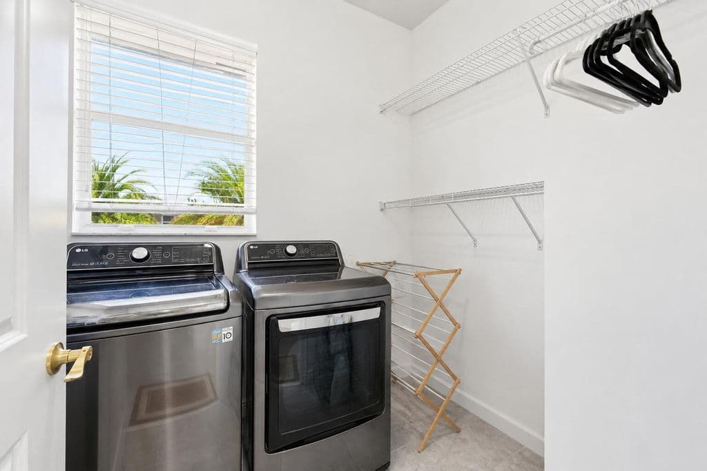 3-bedroom Property — 6993 Pines Circle