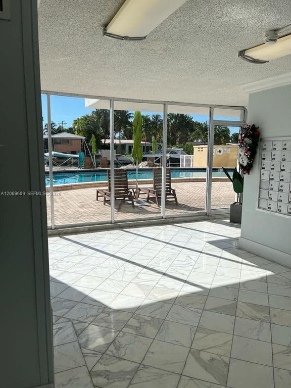 2-bedroom Condo — 2020 NE 135th St APT 609