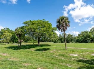 2-bedroom Condo — 6061 N Falls Cir Drive #402, Fort Lauderdale, 33319