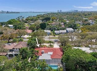 3+1 Müstakil ev — 1247 NE 101st St, Miami Shores, 33138