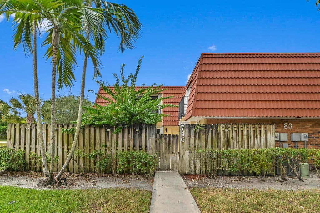 2-bedroom Property — 746 NW 98th Way