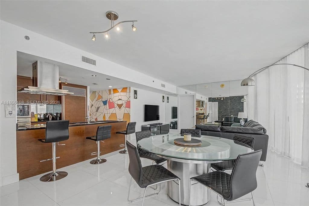 2+1 Condo — 495 Brickell Ave APT 3504