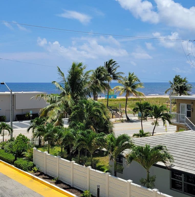 2-bedroom Condo — 525 N Ocean Boulevard #423