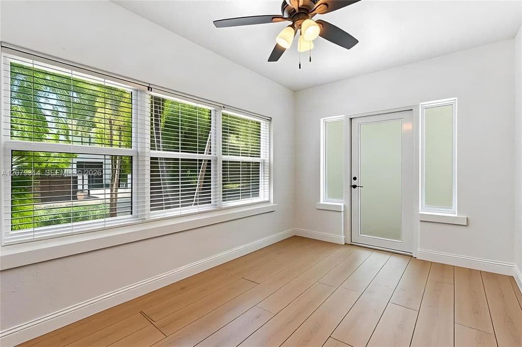 3+1 Müstakil ev — 2465 Inagua Ave