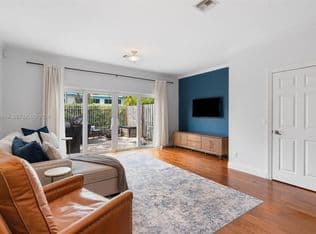 2+1 Townhouse — 835 NE 19th Ave APT 2, Fort Lauderdale, 33304