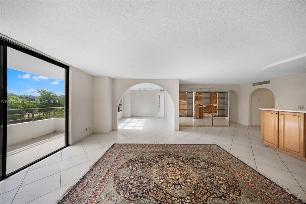 3-bedroom Condo — 600 Three Islands Blvd APT 212