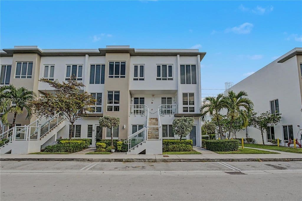 3-bedroom Property — 10260 NW 63rd Ter APT 213