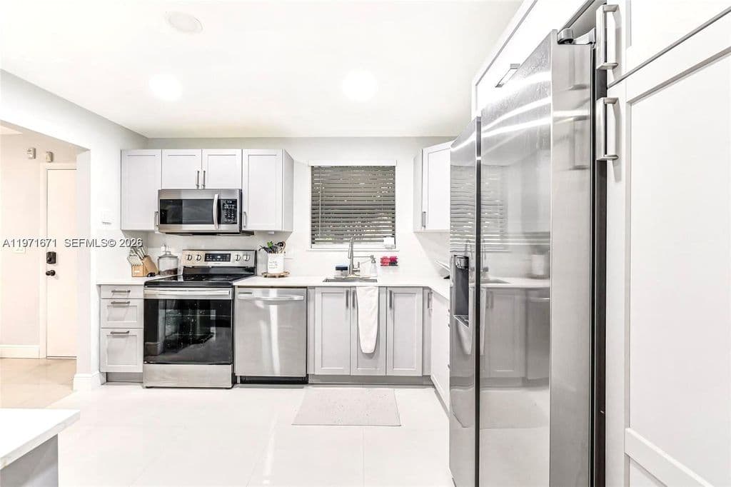 2+1 Condo — 601 Ives Dairy Rd